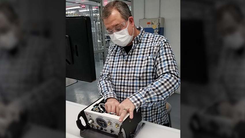 Ford employee assembling a pneuton model a-e